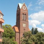 Katholische Kirche St. Antonius in Berlin-Treptow von Wilhelm Fahlbusch im neogotischen Stil erbaut, Gesamtansicht