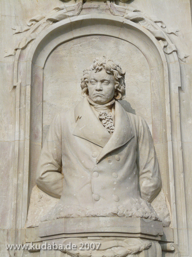 Musiker-Denkmal im Großen Tiergarten in Berlin-Tiergarten von Rudolf Siemering aus dem Jahr 1904, Detailansicht Beethoven