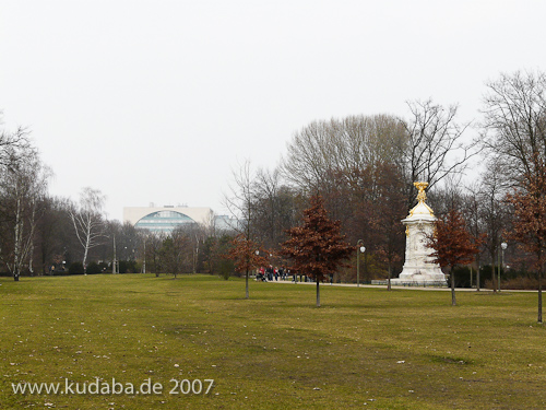 Musiker-Denkmal im Großen Tiergarten in Berlin-Tiergarten von Rudolf Siemering aus dem Jahr 1904, Fernansicht
