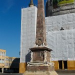 Obelisk auf dem Alten Markt von Georg Wenzeslaus von Knobelsdorff, Westseite