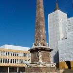 Obelisk auf dem Alten Markt von Georg Wenzeslaus von Knobelsdorff, Südwestseite