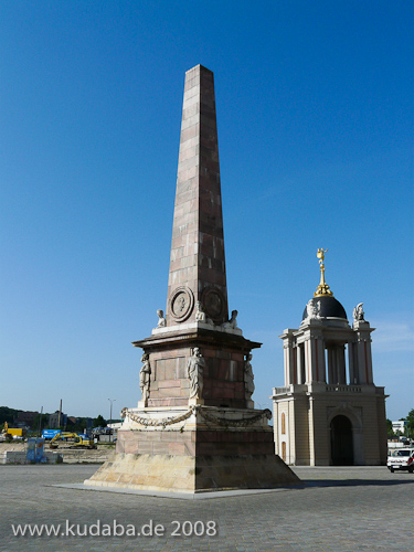 Obelisk auf dem Alten Markt von Georg Wenzeslaus von Knobelsdorff, Südostseite