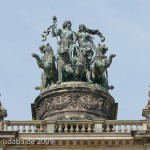 Pantherquadriga auf der Semper-Oper in Dresden von Johannes Schilling aus den Jahre 1871 - 1877