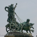 Pantherquadriga auf der Semper-Oper in Dresden von Johannes Schilling aus den Jahre 1871 - 1877