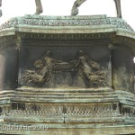 Reiterdenkmal König Johann von Sachsen in Dresden, Detailansicht des Sockels