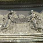 Reiterdenkmal König Johann von Sachsen in Dresden, Detailansicht des Sockels