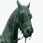 Reiterdenkmal Wilhelm I. in Lübeck von Louis Tuaillon, Detailansicht des Pferdes