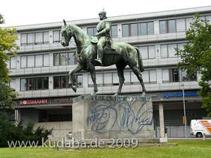 Reiterdenkmal Wilhelm I. auf dem Lindenplatz in Lübeck von Louis Tuaillon, Gesamtansicht