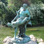 Bronzeskulptur "Der seltene Fang" von Ernst Herter aus dem Jahre 1896 im Victoriapark in Berlin-Kreuzberg, Gesamtansicht