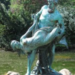 Bronzeskulptur "Der seltene Fang" von Ernst Herter aus dem Jahre 1896 im Victoriapark in Berlin-Kreuzberg, Gesamtansicht