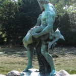 Bronzeskulptur "Der seltene Fang" von Ernst Herter aus dem Jahre 1896 im Victoriapark in Berlin-Kreuzberg, Gesamtansicht