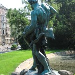Bronzeskulptur "Der seltene Fang" von Ernst Herter aus dem Jahre 1896 im Victoriapark in Berlin-Kreuzberg, Gesamtansicht