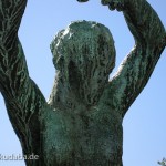 Frauenakt "Der Morgen" aus Bronze von Georg Kolbe aus dem Jahr 1925 in den Ceciliengärten, Detailansicht