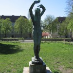 Frauenakt "Der Morgen" aus Bronze von Georg Kolbe aus dem Jahr 1925 in den Ceciliengärten, Gesamtansicht