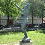 Frauenakt "Der Morgen" aus Bronze von Georg Kolbe aus dem Jahr 1925 in den Ceciliengärten, Gesamtansicht