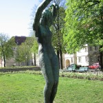 Frauenakt "Der Morgen" aus Bronze von Georg Kolbe aus dem Jahr 1925 in den Ceciliengärten, Gesamtansicht