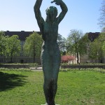 Frauenakt "Der Morgen" aus Bronze von Georg Kolbe aus dem Jahr 1925 in den Ceciliengärten, Gesamtansicht