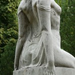 Statue der Persephone auf dem Parkfriedhof Neukölln von Carl Max Kruse, Detailansicht