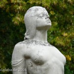 Statue der Persephone auf dem Parkfriedhof Neukölln von Carl Max Kruse, Detailansicht