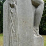 Statue der Persephone auf dem Parkfriedhof Neukölln von Carl Max Kruse, Detailansicht