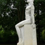 Statue der Persephone auf dem Parkfriedhof Neukölln von Carl Max Kruse, Detailansicht