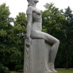 Statue der Persephone auf dem Parkfriedhof Neukölln von Carl Max Kruse, Detailansicht