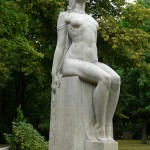 Statue der Persephone auf dem Parkfriedhof Neukölln von Carl Max Kruse, Detailansicht