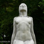 Statue der Persephone auf dem Parkfriedhof Neukölln von Carl Max Kruse, Detailansicht