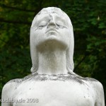 Statue der Persephone auf dem Parkfriedhof Neukölln von Carl Max Kruse, Detailansicht