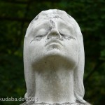 Statue der Persephone auf dem Parkfriedhof Neukölln von Carl Max Kruse, Detailansicht