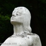 Statue der Persephone auf dem Parkfriedhof Neukölln von Carl Max Kruse, Detailansicht