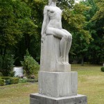 Statue der Persephone auf dem Parkfriedhof Neukölln von Carl Max Kruse, Gesamtansicht