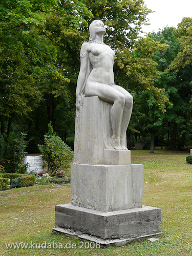 Statue der Persephone auf dem Parkfriedhof Neukölln von Carl Max Kruse, Gesamtansicht