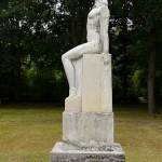 Statue der Persephone auf dem Parkfriedhof Neukölln von Carl Max Kruse, Gesamtansicht