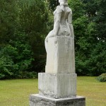 Statue der Persephone auf dem Parkfriedhof Neukölln von Carl Max Kruse, Gesamtansicht