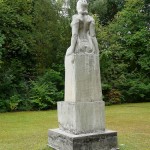 Statue der Persephone auf dem Parkfriedhof Neukölln von Carl Max Kruse, Gesamtansicht