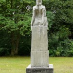 Statue der Persephone auf dem Parkfriedhof Neukölln von Carl Max Kruse, Gesamtansicht