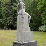 Statue der Persephone auf dem Parkfriedhof Neukölln von Carl Max Kruse, Gesamtansicht