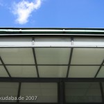 Wartehäuschen auf dem Breslauer Platz in Berlin Friedenau von Heinrich Lassen aus dem Jahre 1929 im Stil der Neuen Sachlichkeit, Detailansicht des Daches