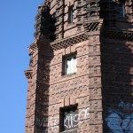 Wasserturm Jungfernheide im Volkspark Jungfernheide in Berlin-Charlottenburg aus den Jahren 1925 - 1927 in expressionistischer Bauweise, Ansicht des mittleren Teils des Turmes mit skulpturalen Schmuck