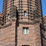 Wasserturm Jungfernheide im Volkspark Jungfernheide in Berlin-Charlottenburg aus den Jahren 1925 - 1927 in expressionistischer Bauweise, Ansicht des mittleren Teils des Turmes mit skulpturalen Schmuck