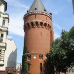 Wasserturm Tempelhofer Berg in Berlin-Kreuzberg im Stil des Historismus bzw. der Neogotik, Gesamtansicht