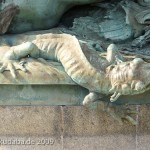 Brunnen "Stürmische Wogen" in Dresden von Robert Diez von 1894, Detailansicht einer Echse