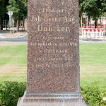 Duncker-Denkmal vor dem Bahnhof Rathenow, Detailansicht vom Sockel