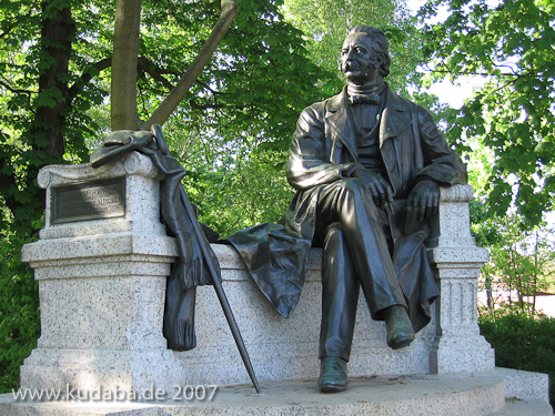 Fontane-Denkmal in Neuruppin von Max Wiese von 1907, Gesamtansicht