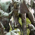 Denkmal "Fuchsjagd um 1900" von Wilhelm Haverkamp im Großen Tiergarten in Berlin-Mitte von 1904, Detailansicht der Hunde