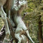 Denkmal "Fuchsjagd um 1900" von Wilhelm Haverkamp im Großen Tiergarten in Berlin-Mitte von 1904, Detailansicht eines Hundes