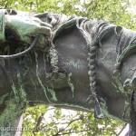 Denkmal "Fuchsjagd um 1900" von Wilhelm Haverkamp im Großen Tiergarten in Berlin-Mitte von 1904, Detailansicht des Pferdes