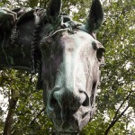 Denkmal "Fuchsjagd um 1900" von Wilhelm Haverkamp im Großen Tiergarten in Berlin-Mitte von 1904, Detailansicht des Pferdes