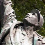 Denkmal "Fuchsjagd um 1900" von Wilhelm Haverkamp im Großen Tiergarten in Berlin-Mitte von 1904, Detailansicht des Jägers